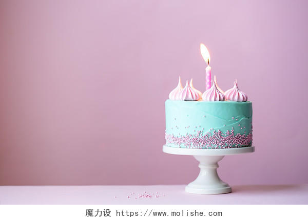 只有一支蜡烛的生日蛋糕